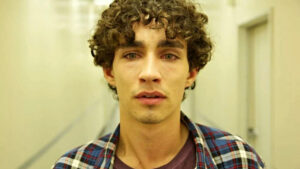 Is Robert Sheehan Gay, Bisexual, or Straight? His Sexuality Explained