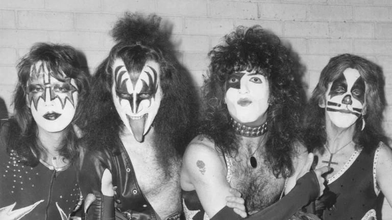 KISS Founding Guitarist Dead at 74