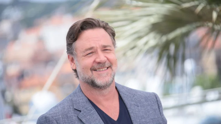 Russell Crowe Reveals the Most Absurd Scene He’s Ever Filmed