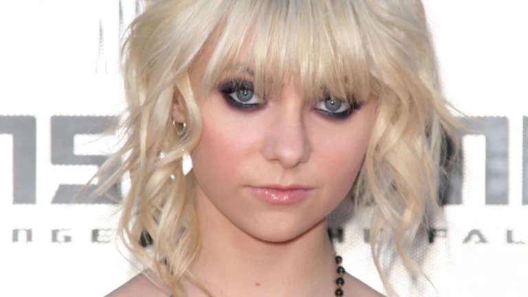 ‘Gossip Girl’ Actress Stuns on Red Carpet in Sheer Lace Dress