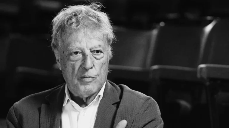 Acclaimed Playwright of Leopoldstadt and Arcadia Dies at 88