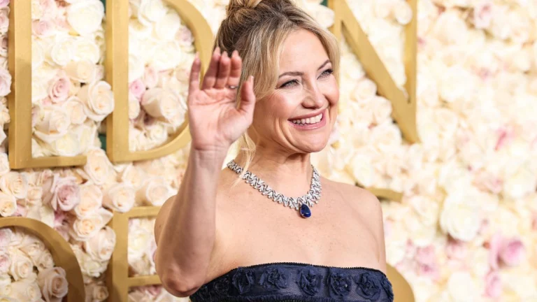 Kate Hudson, 46, Goes Braless in Daring Green Plunging Dress at ‘Song Sung Blue’ Premiere