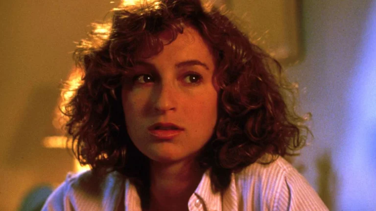 Fans Shocked by Drastic Transformation of ’80s Film Legend After Years of Surgery