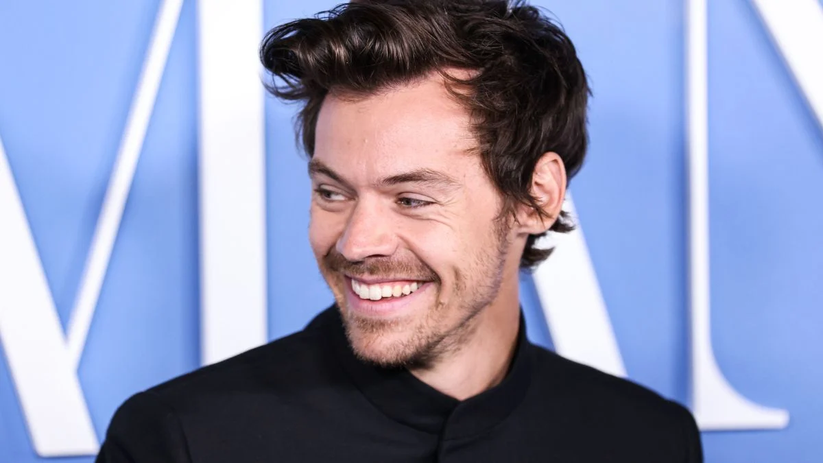 Harry Styles Shows Up To The Grammys In An Outfit No One Expected Harry Styles Shows Up To The Grammys In An Outfit No One Expected