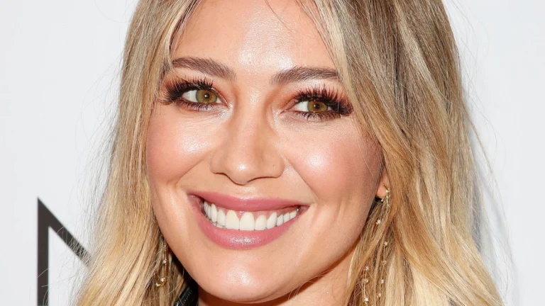 Fan Gets Help From Hilary Duff With Proposal at Opening Night of Vegas Show