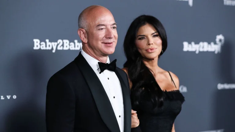 Lauren Sánchez Bezos Struggles to Stay Upright in Massive Heels During Fashion Event