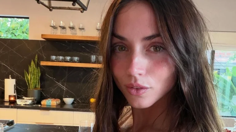 Ana de Armas Flaunts Toned Abs and Legs in Sleek Black Tights