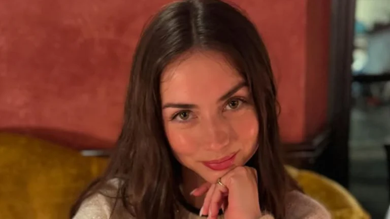 Ana de Armas Flaunts Her Toned Legs & Rock Hard Abs in Black Tights