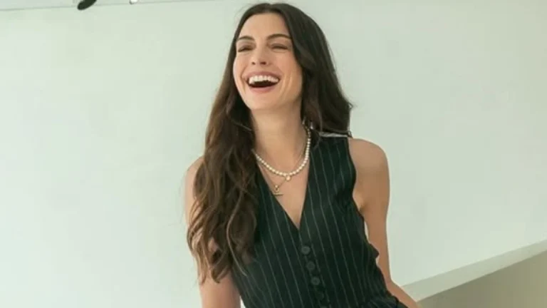 Anne Hathaway, 43, Slays in Curve-Hugging Looks in Vogue France Throwback