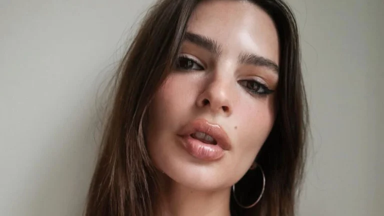 Emily Ratajkowski Stuns in Body-Hugging Workout Outfit With Super Plunging Neckline