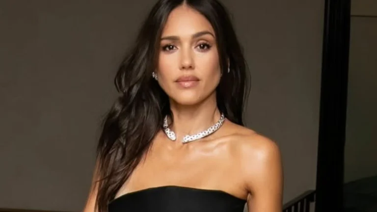 Vintage Vixen – Jessica Alba, 44, Rocks Deep Plunge and Fishnets