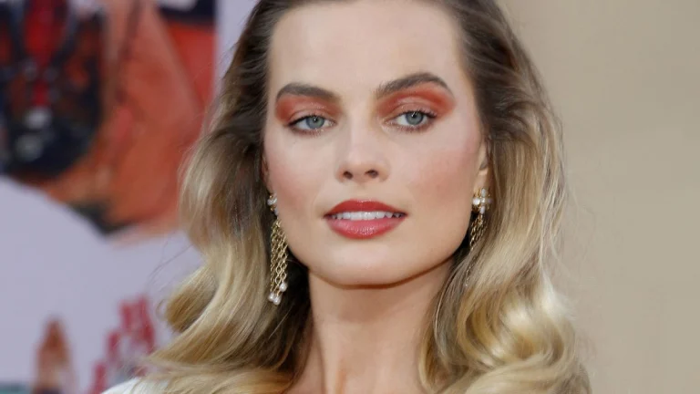 Margot Robbie Rocks Plunging Blazer Showing Off Killer Cleavage