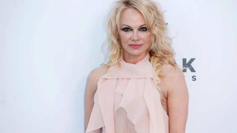 Pamela Anderson, 58, Turns Heads in Glamorous Look at Berlin Film Festival for “Rosebush Pruning”