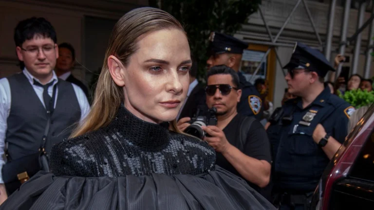 Rebecca Ferguson, 42, Dares to Dazzle in Curve-Clinging Gold at ‘Peaky Blinders: The Immortal Man’ Premiere