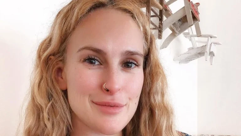 Bruce Willis’ Daughter Rumer Says She Works Four Jobs While Raising Her Daughter