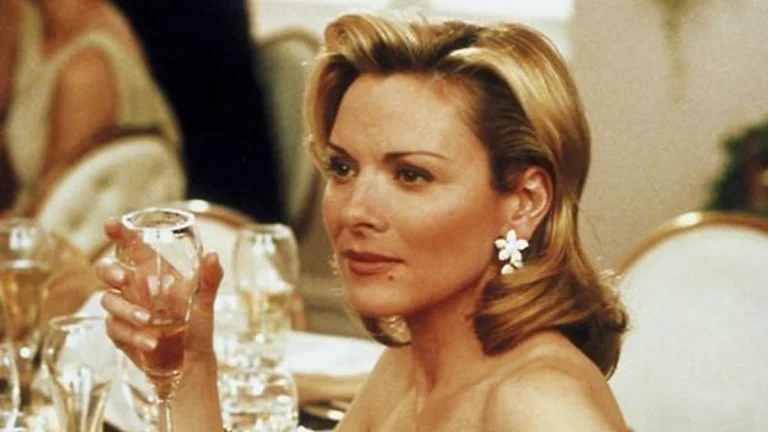 Remember Samantha Jones From Sex and the City? Here’s What Kim Cattrall, 69, Looks Like Today