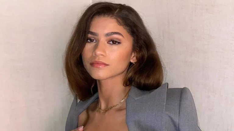 Zendaya Commands the Oscars in a Mocha Gown That Teases with Daring Side-Spillage