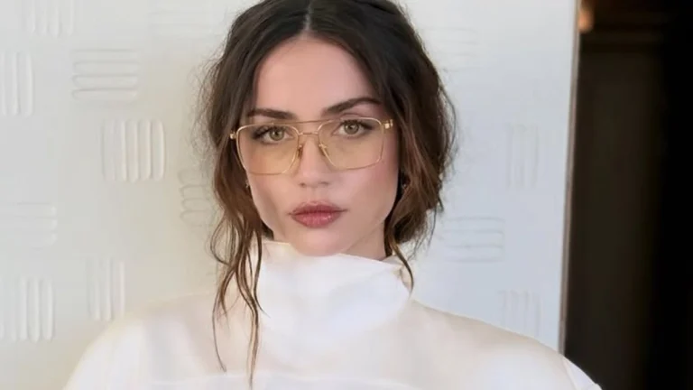 Ana de Armas Dazzles in Bond-Era Throwback with Sky-High Slit and Daring Cleavage Reveal