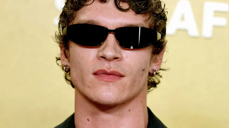 Connor Storrie’s 500K Necklace Steals the Spotlight at Actor Awards