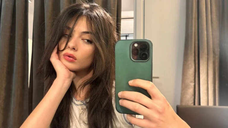 Hollywood Daughter With Star Parents Stuns at Paris Fashion Week Guess Who the Nepo Baby Is