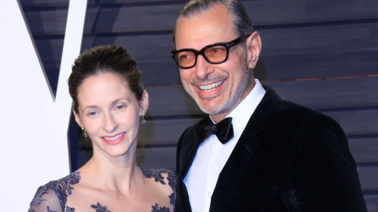 Jeff Goldblum’s (43) Wife Turned Heads at the Oscars After Party and It’s Easy To See Why