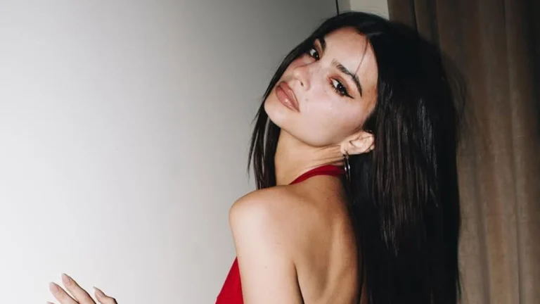Emily Ratajkowski Slays the Oscars After-Party in Scorching Backless Wine Velvet Gown