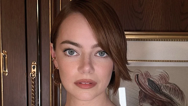 Emma Stone Turns Heads at 2026 Actor Awards in Louis Vuitton