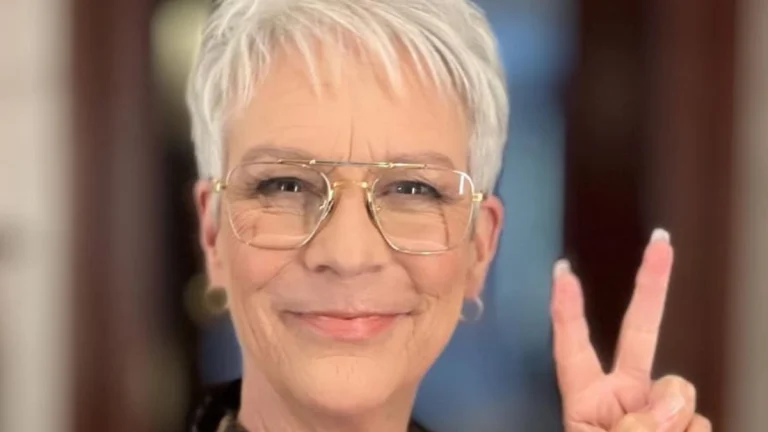 Jamie Lee Curtis, 67, Shares Bold Lingerie Selfie Showing off Her Style