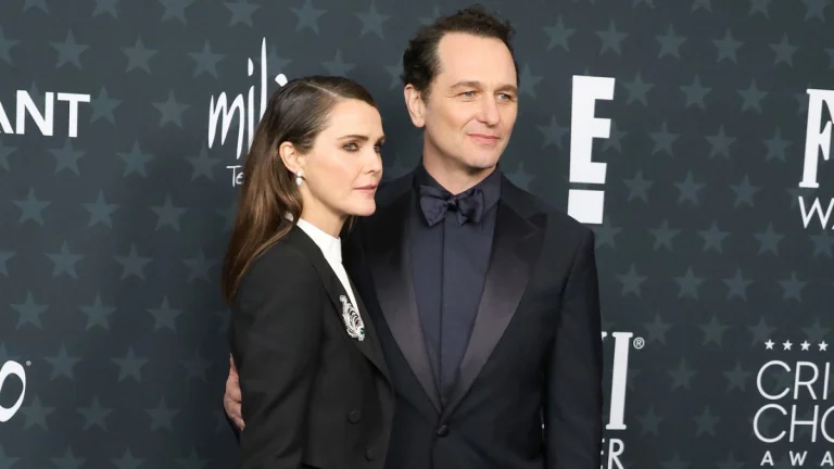 Keri Russell and Matthew Rhys Have a Heartwarming Moment on the Red Carpet