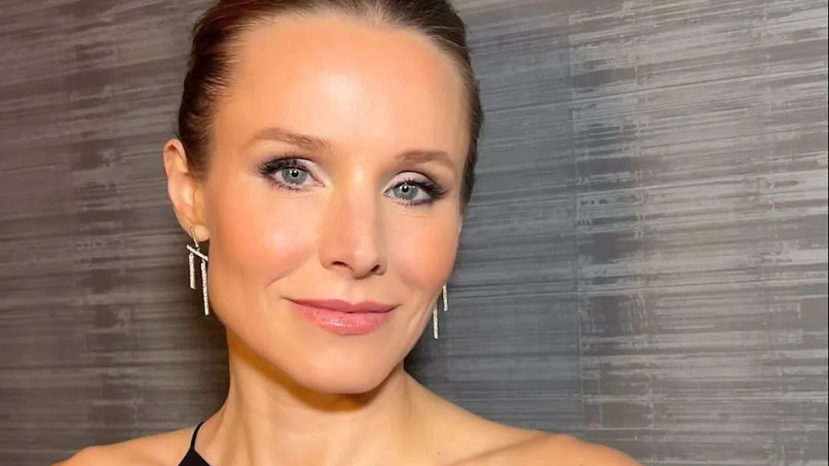 Kristen Bell, 45, begeistert in einem kristallenen, transparenten Kleid ...