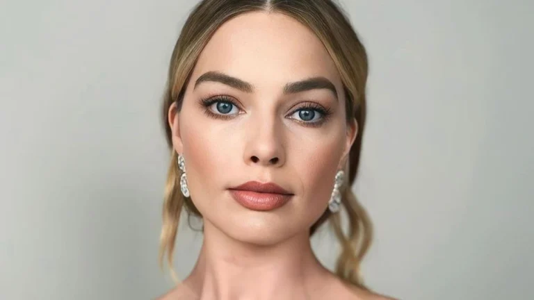 Margot Robbie Divides Fans After Wearing Simple T Shirt and Jeans to Major Fashion Event