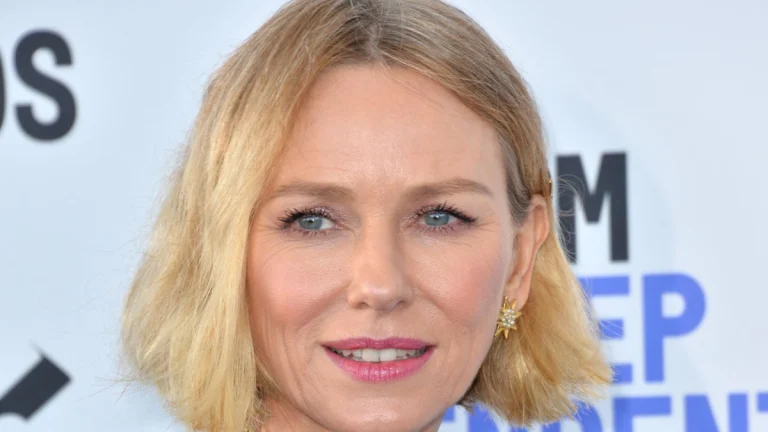 Naomi Watts, 57, Dazzles in Sky-High Thigh-Slit Gown, Flaunting Legs and Red-Carpet Confidence at Vanity Fair Oscars Afterparty