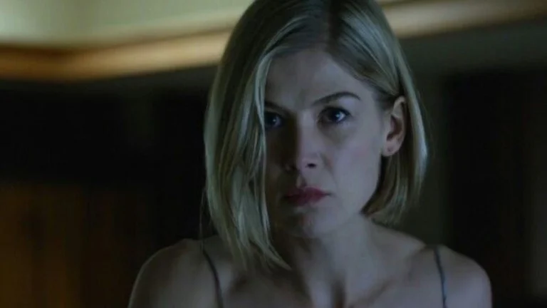 Rosamund Pike (46) Dazzles in Ageless Elegance, Owning the Spotlight 12 Years After ‘Gone Girl’
