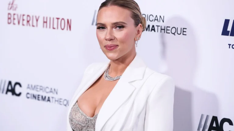 Scarlett Johansson (41) Seen Without Makeup on the Set of ‘The Exorcist’ in NYC