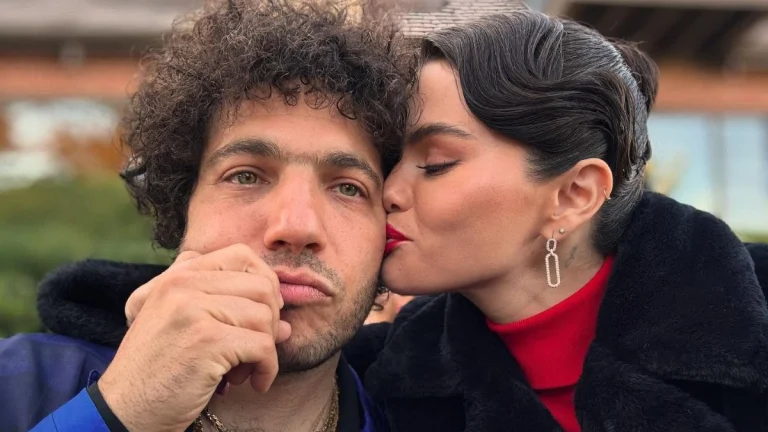 Selena Gomez Surprises Fans by Kissing Benny Blanco’s Feet After They Went Viral for Looking Dirty