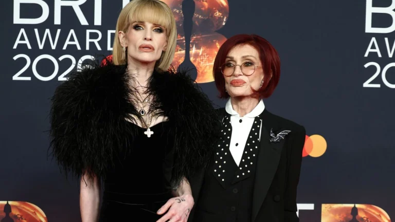 Sharon Osbourne, 73, Drops Strong Language in Emotional Tribute Accepting Ozzy’s Posthumous Award with Kelly