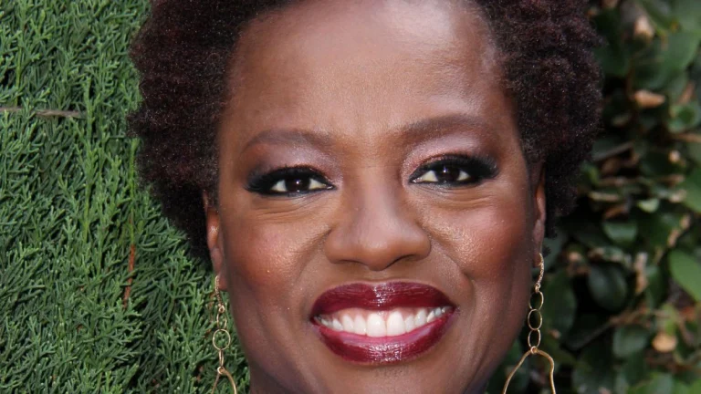 Viola Davis, 60, Owns the Night in Sultry Emerald Power at the 2026 Actor Awards
