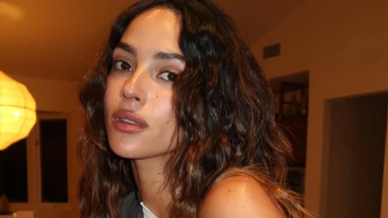 ‘The Thomas Crown Affair’ Star Adria Arjona Flashes 2 Very Different Moods at Tiffany’s Paris Dinner, and Fans Can’t Pick a Favorite