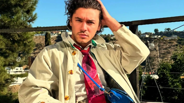 ‘Off Campus’ Star Belmont Cameli Went Full Denim at the Vmas, and Fans Are Swooning All Over Again