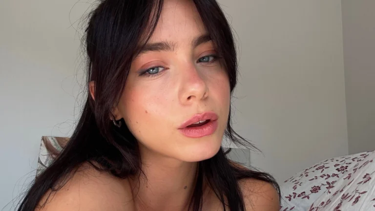 ‘Through My Window’ Star Clara Galle Gives Fans a Peek at Her Fitness Routine in New Mirror Selfie