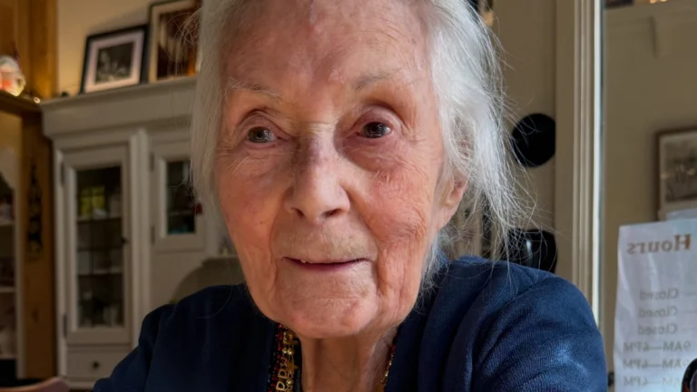 Spider-Man’s Original Aunt May Rosemary Harris Marks a Milestone Birthday in Heartwarming New Photos