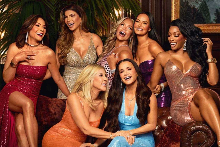 ‘Real Housewives Ultimate Girls Trip’ Recap: Luann de Lesseps Steals the Beverly Hills White Party With a Surprise Cabaret Act